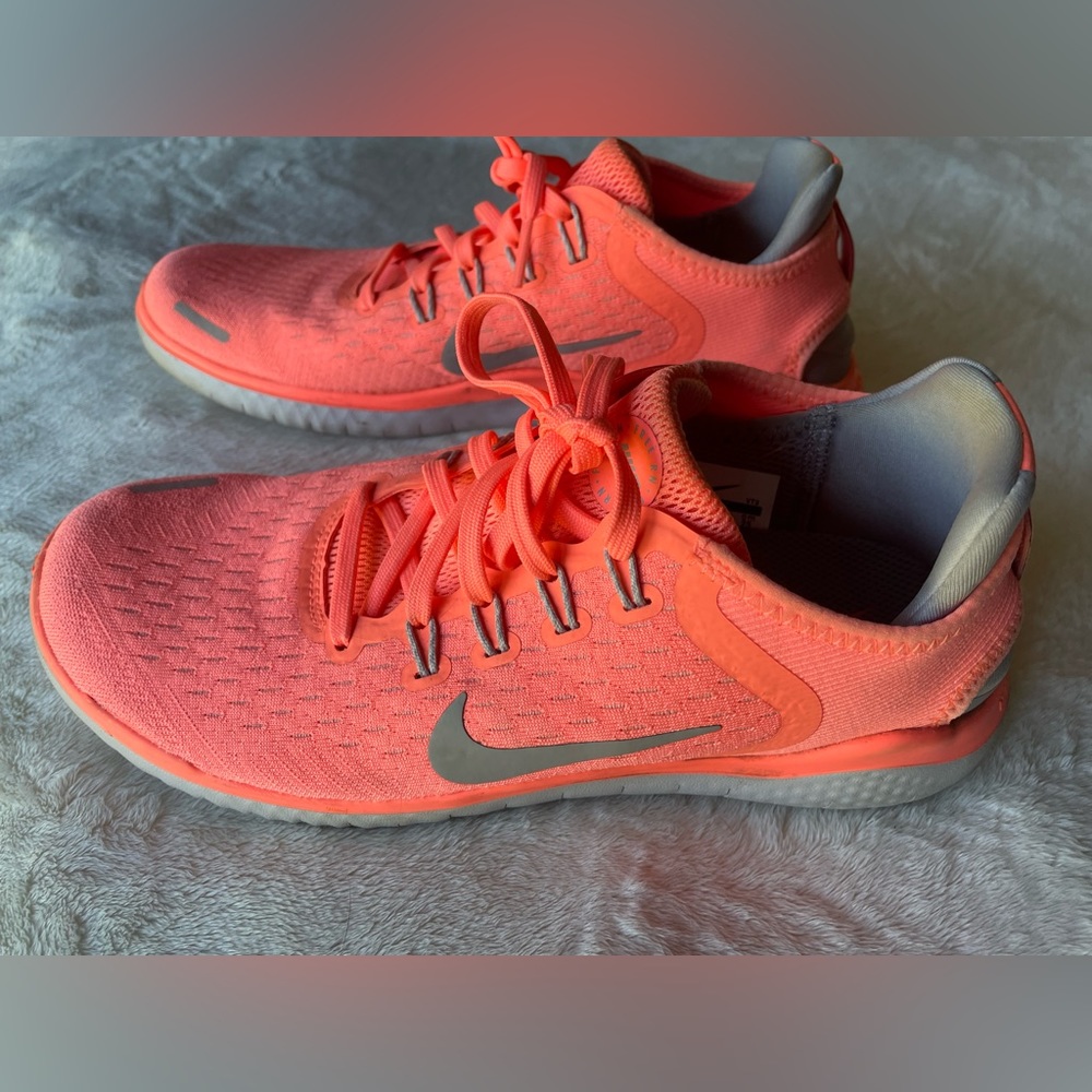 Women’s Nike size 8, like new without tags.